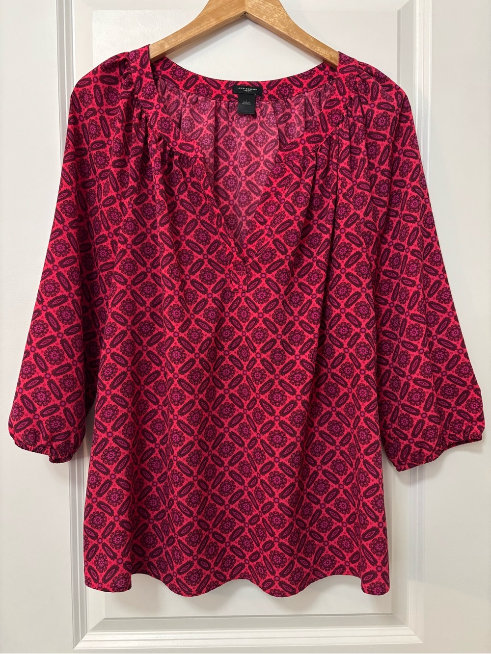 Ann Taylor Red and Purple Floral Geometric Print Peasant Top, Size L